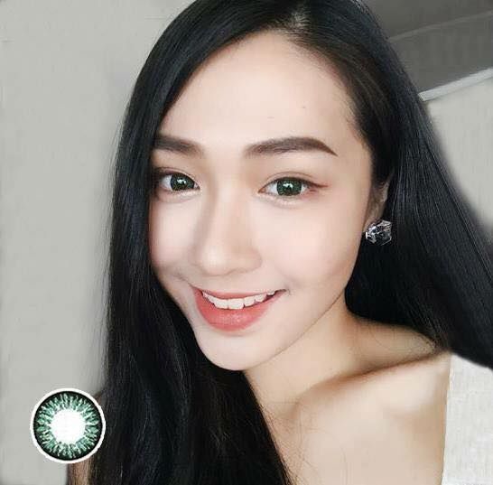 kính áp tròng mái tóc đen hoặc xám